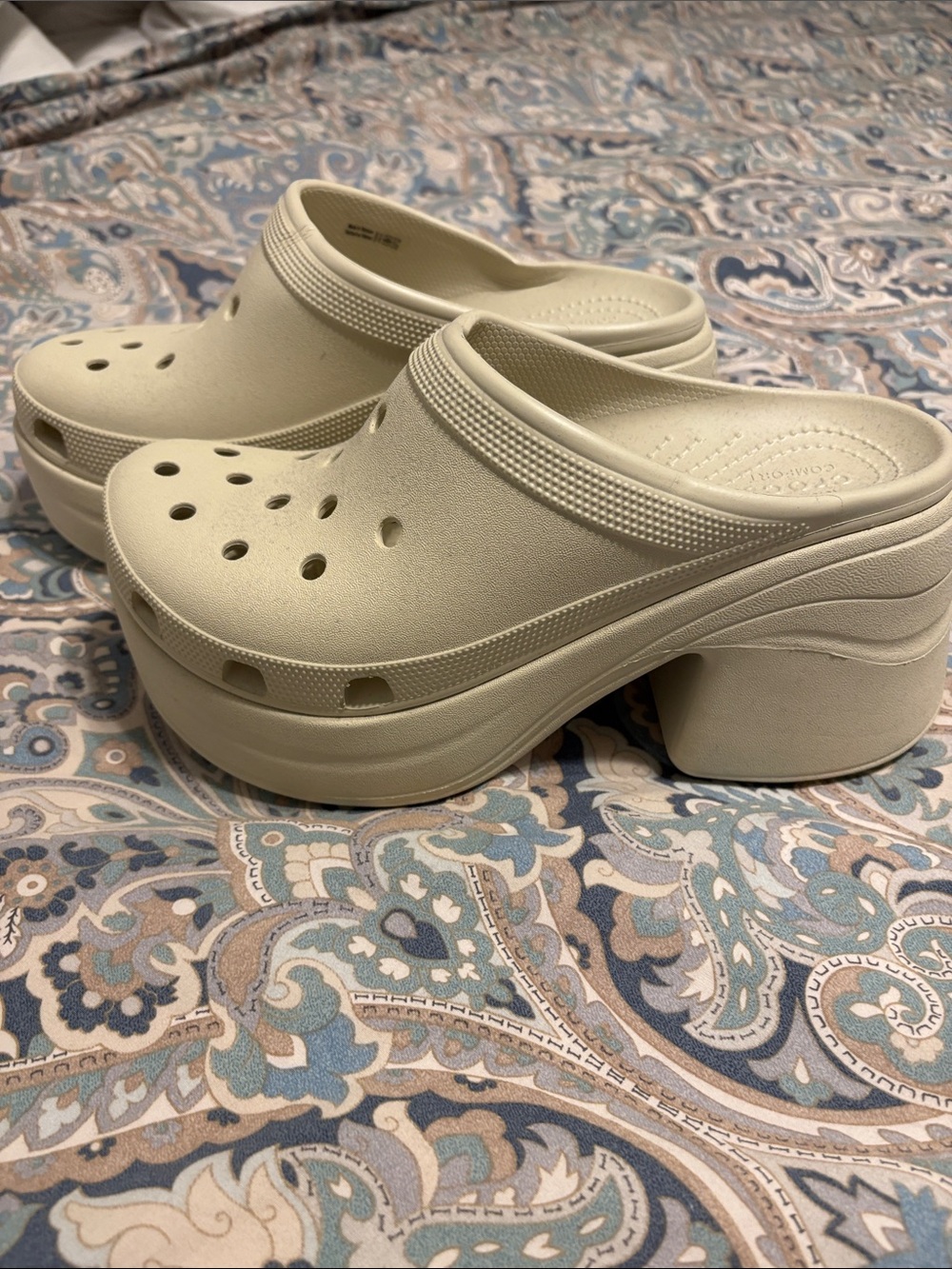 NEW Chunky Platform Clog Slides in Cream